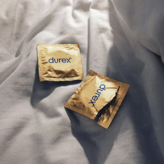 Preservativi Durex Real Feel con Forma Easy On Senza Lattice
