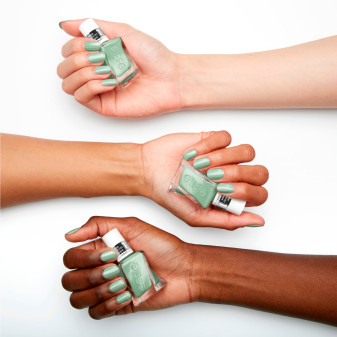 Essie Gel Couture Smalto Effetto Gel Bling It 551
